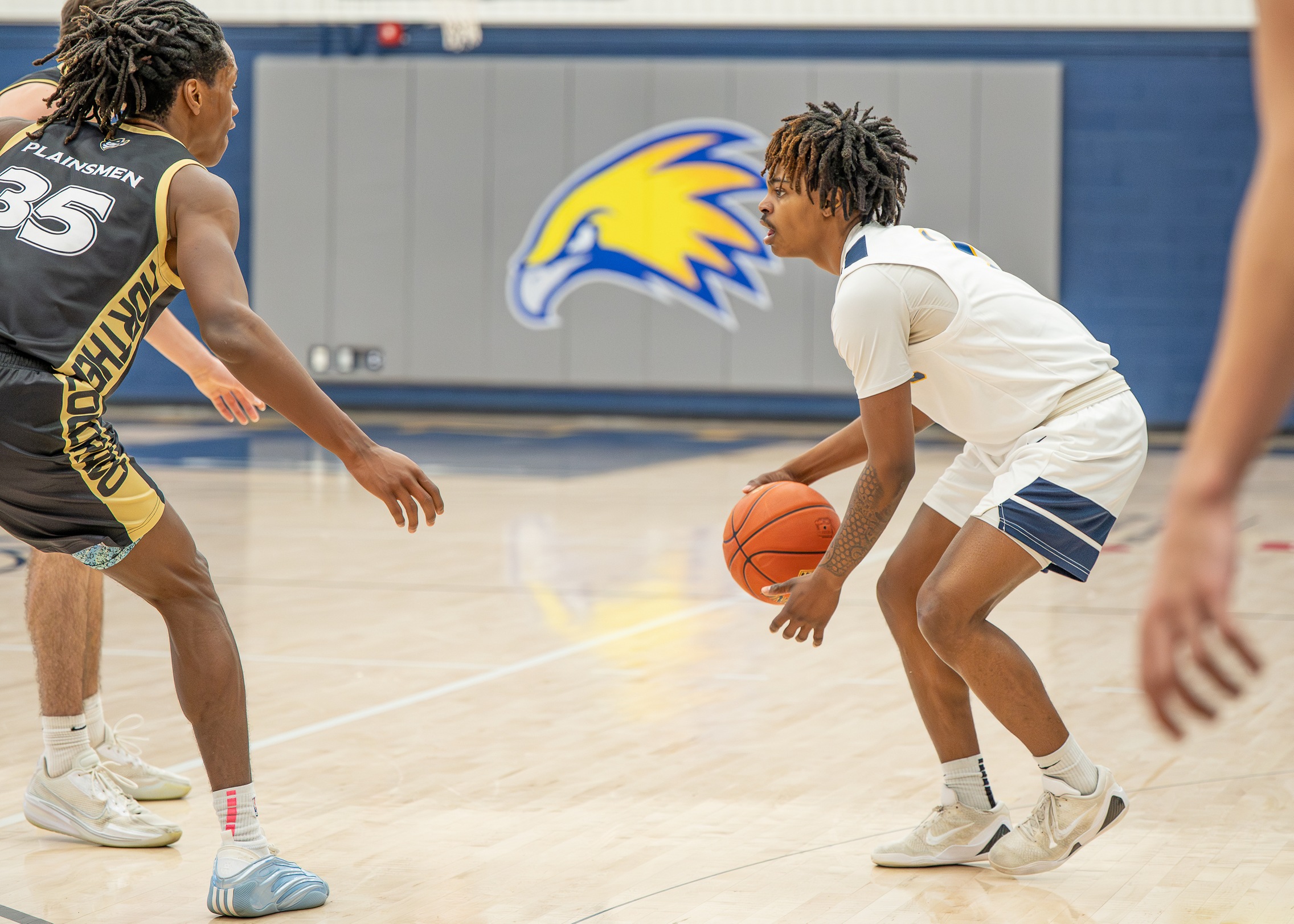 Coulter&rsquo;s 34, Relentless Defense Propel LCCC to 93&ndash;63 Rout of Gillette