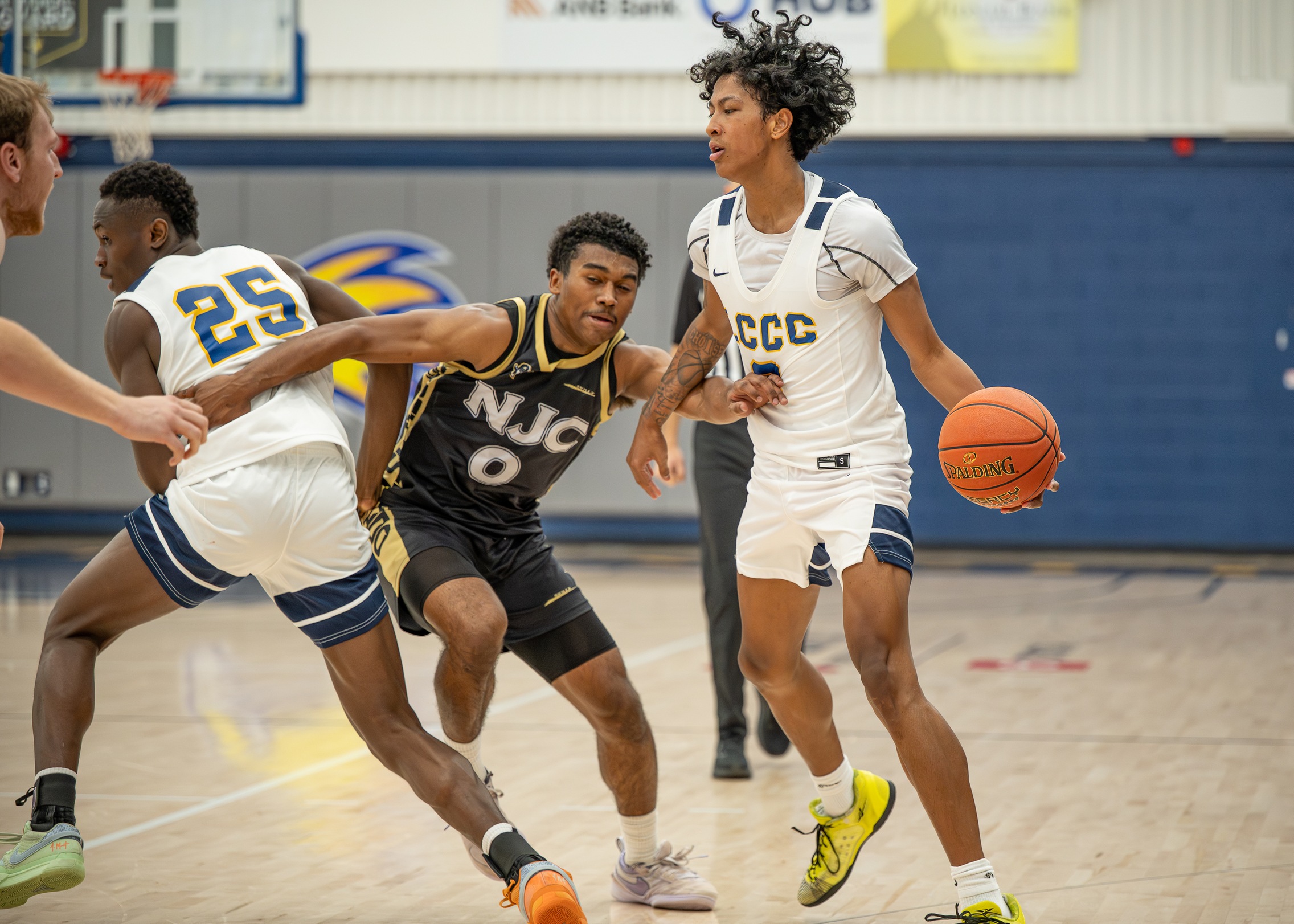 Coulter & Nettles Drop 32 Each as Golden Eagles Torch Northwest 99&ndash;63; Coulter Becomes LCCC&rsquo;s All‑Time Leading Scorer
