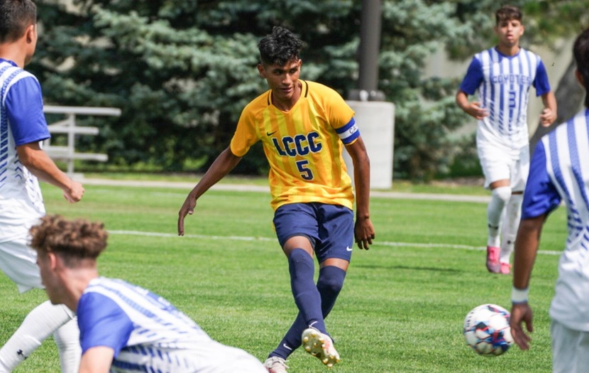 Vargas scores in draw with Trojans