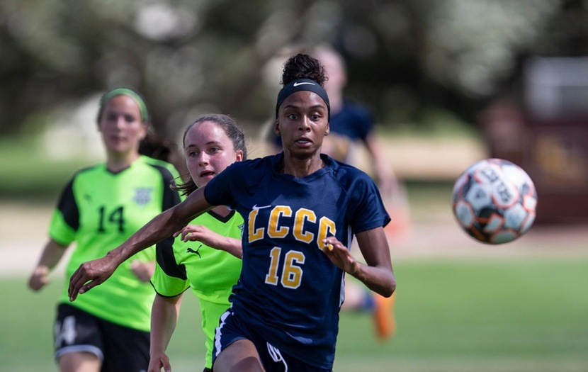 Freshmen Highlight Season Opening Win