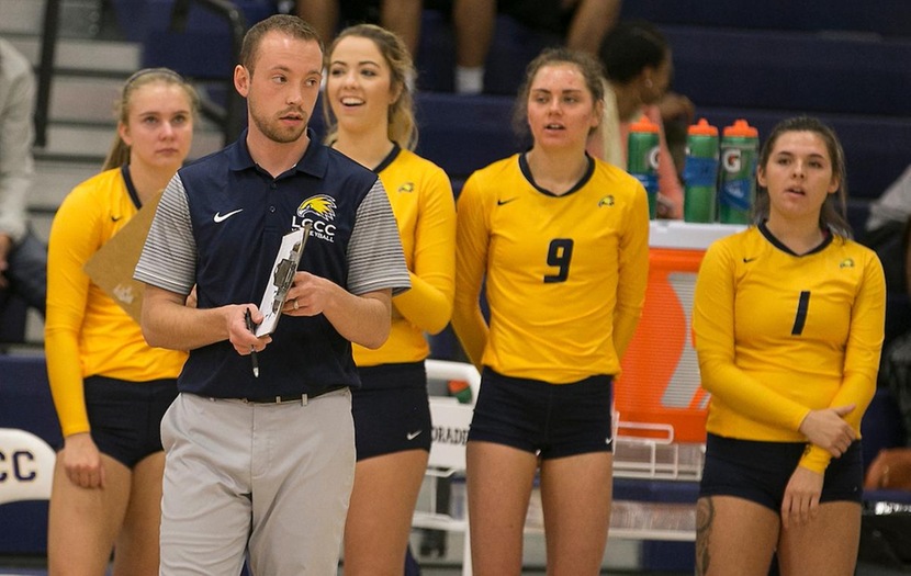 Big Blocking Night Leads #17 Golden Eagles to Win over WWCC
